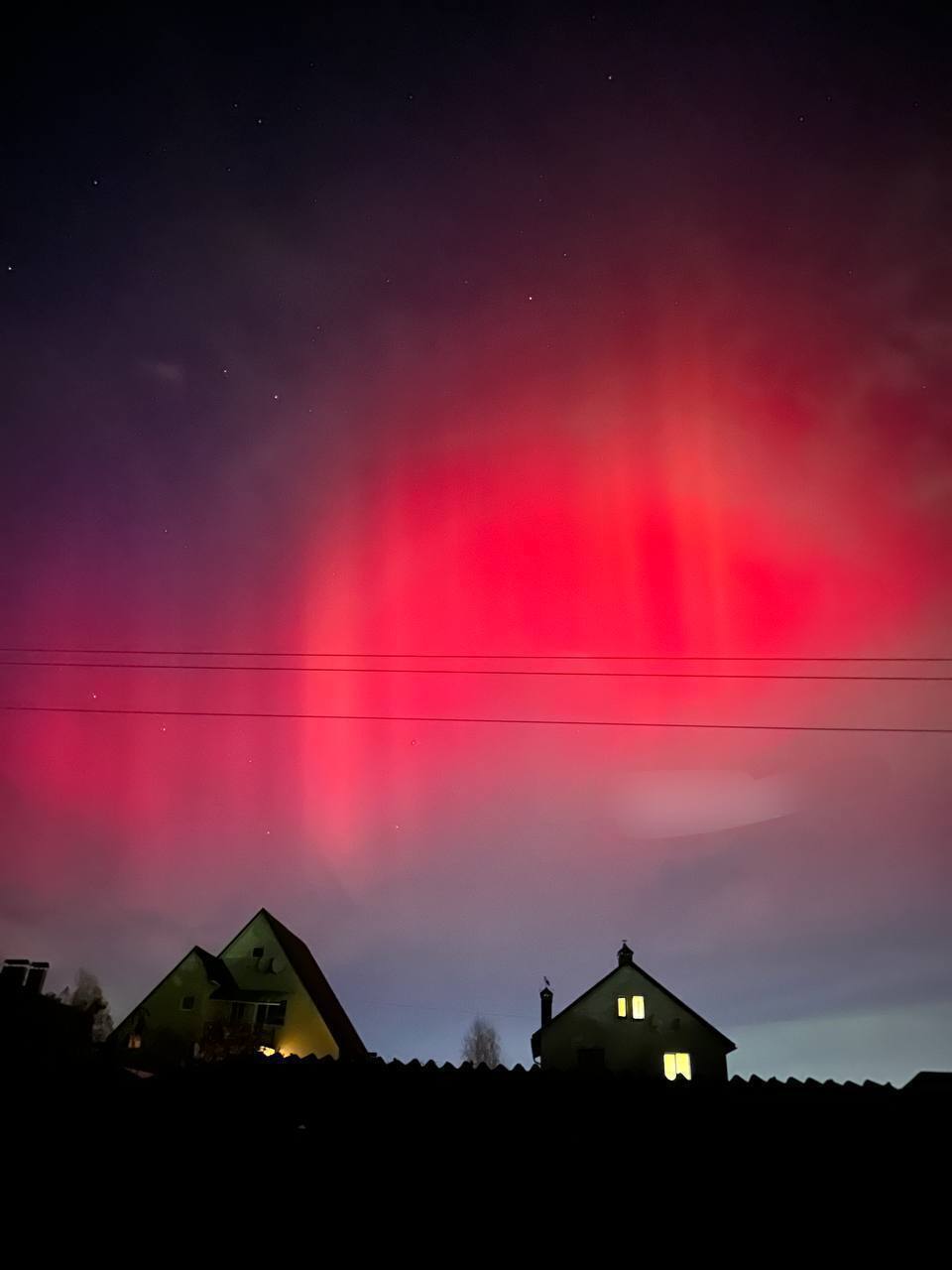 Impressive red-pink sky: the network showed the northern lights over Ukraine (photo)