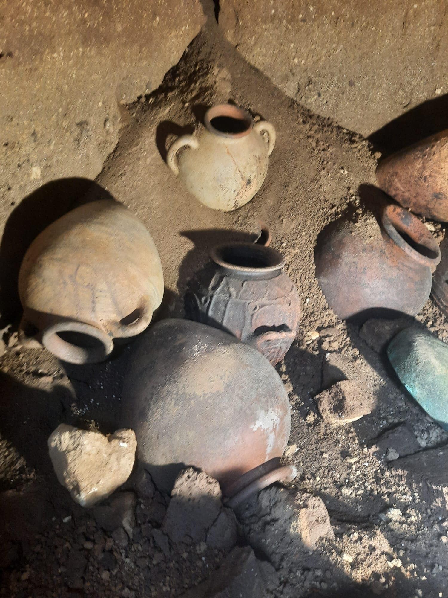 In Italy, archaeologists have discovered a tomb untouched for 2,600 years (photo)