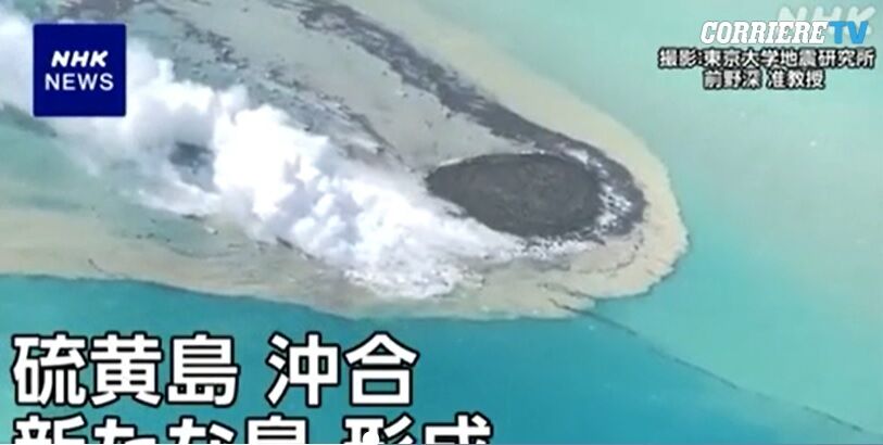 A new island formed as a result of a volcanic eruption in Japan (video and photos)