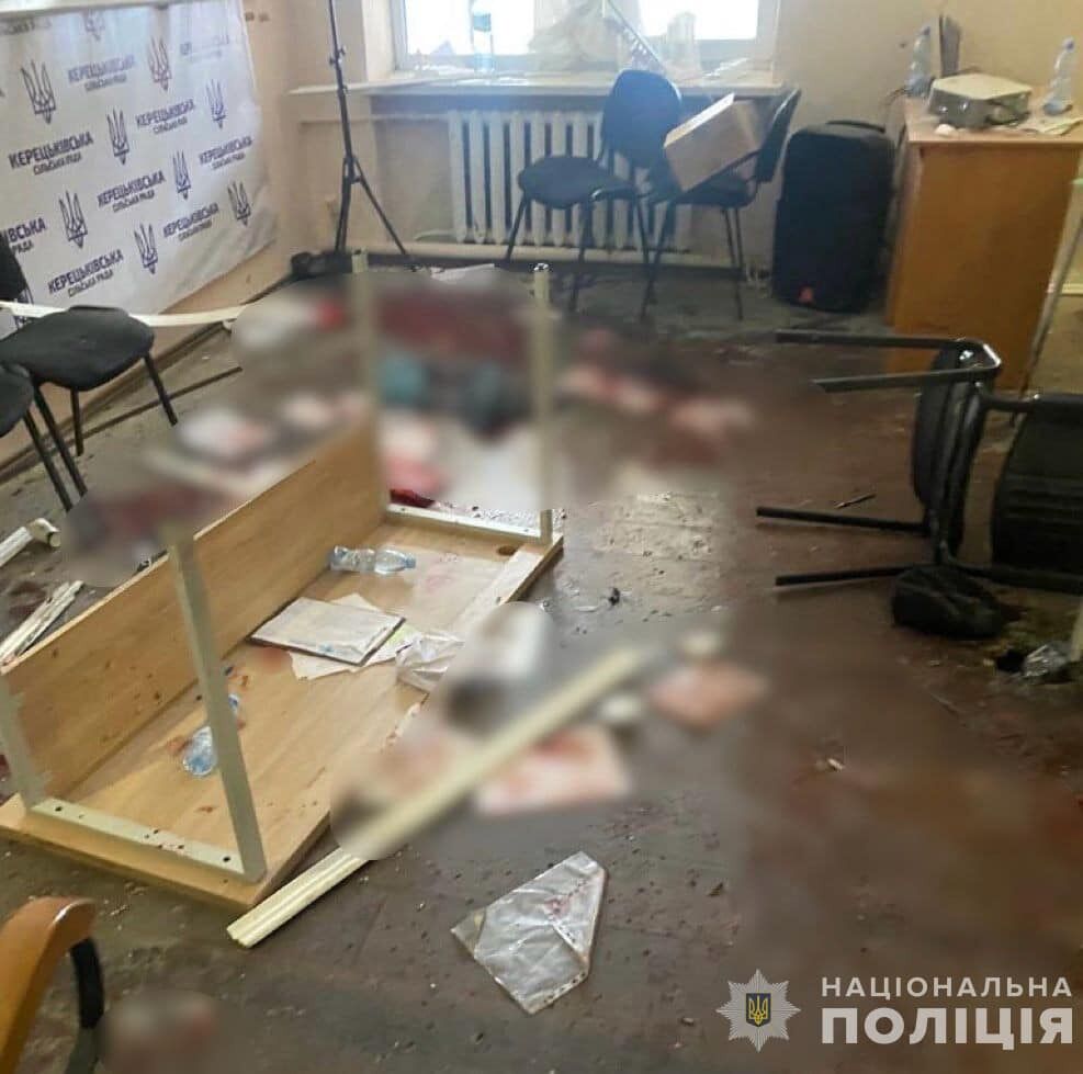 На Закарпатті депутат підірвав гранати у будівлі: постраждали 26 людей (фото та відео)