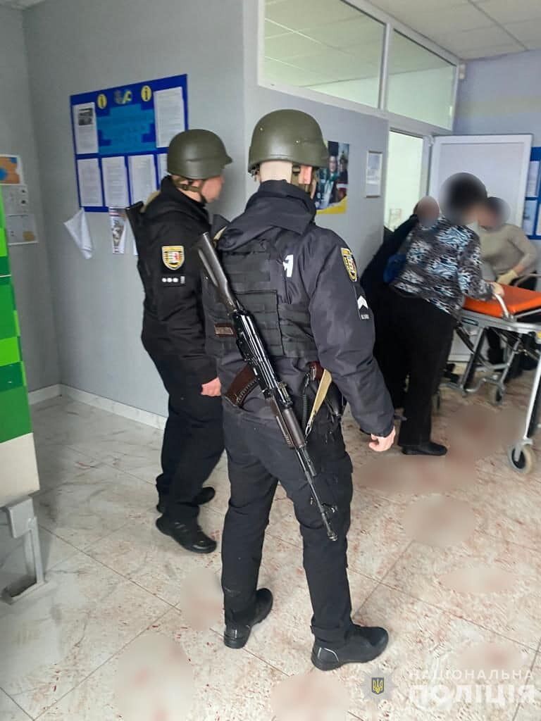 На Закарпатье депутат взорвал гранаты в здании: пострадали 26 человек (фото и видео)