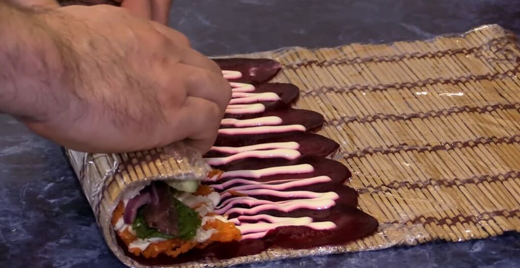 Краще ніж ''шуба'': новий спосіб приготування відомого салату, який вразить смаком (відео)