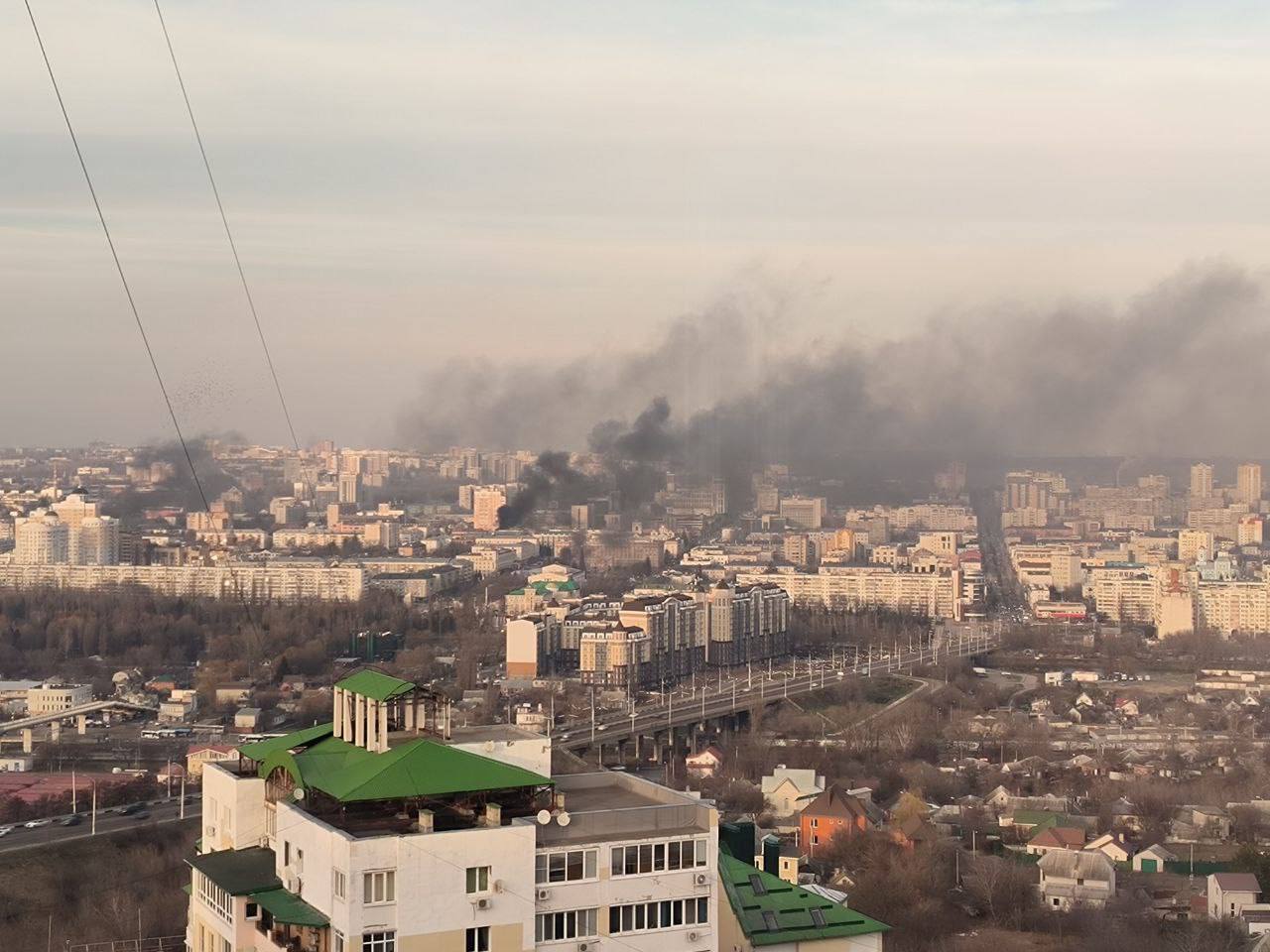 В Белгороде раздалось более 20 взрывов на военных объектах: россияне похвастались работой ПВО, из-за которой разнесло пол центра (фото и видео)