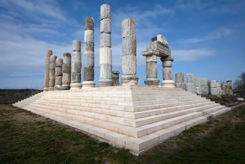 В Турции нашли гробницу римской элиты в возрасте 2 тысяч лет (фото)