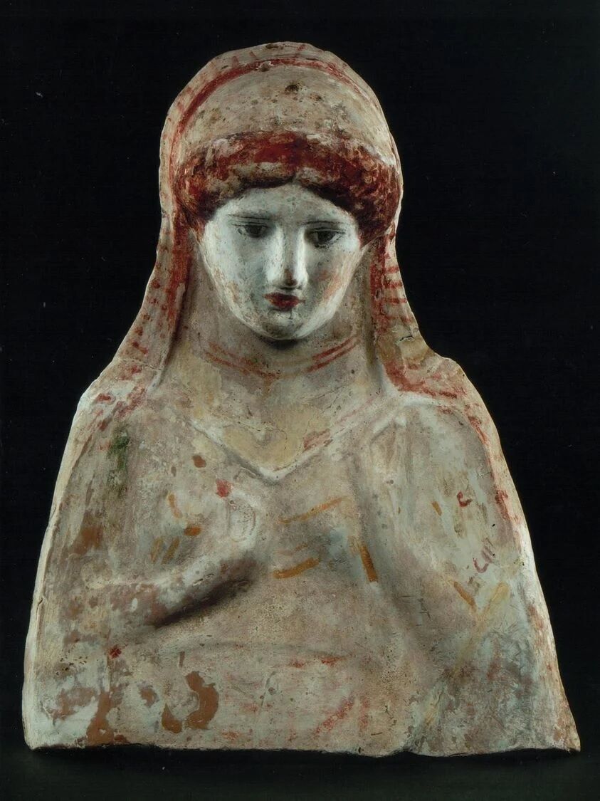 ''Sad deity'' found in an ancient tomb in Greece (photo)