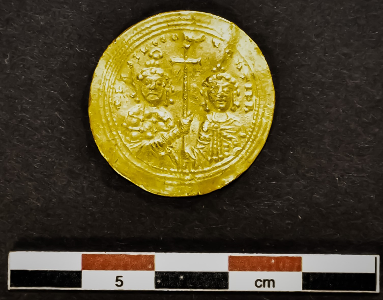 В Норвегии обнаружили редкую золотую монету из Византии (фото)