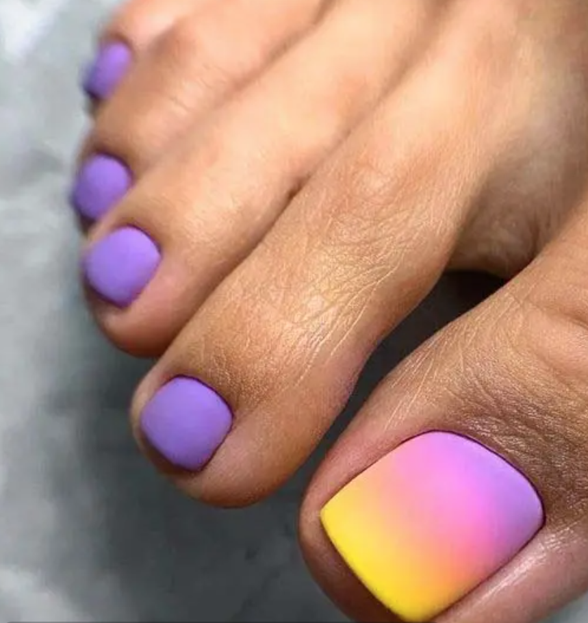 Pedicure for summer 2023 - an interesting and stylish pedicure