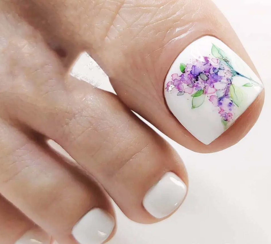 Pedicure for summer 2023 - an interesting and stylish pedicure