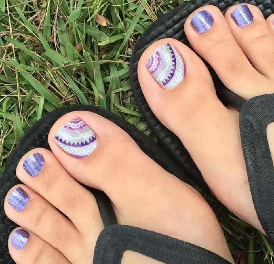 Pedicure for summer 2023 - an interesting and stylish pedicure