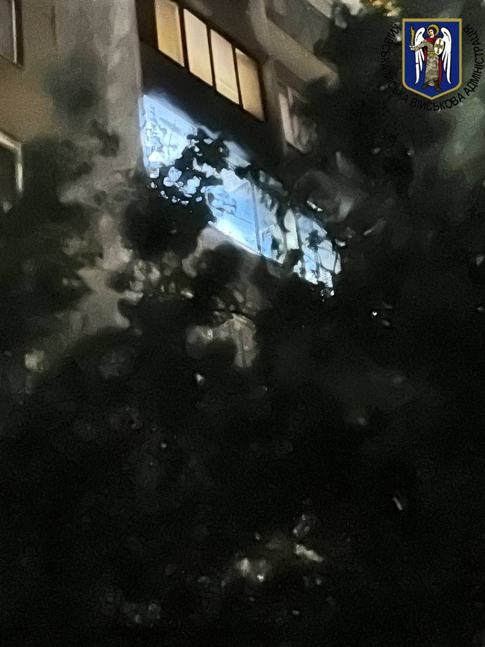 Ворог вночі атакував Київ дронами: є жертви та поранені, зафіксовані прильоти у будинки (фото)