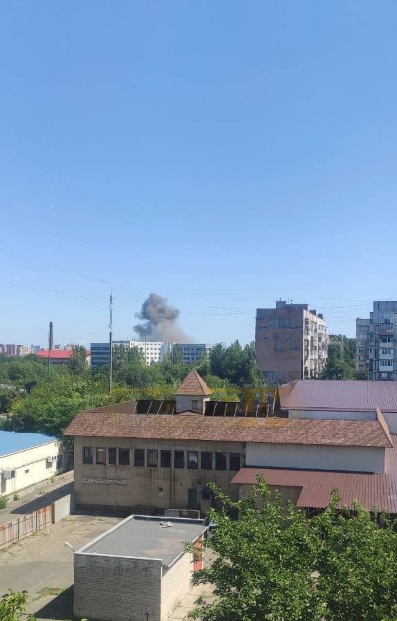 В окупованому Донецьку сталася потужна ''бавовна'' на оборонному заводі ''Топаз'' (фото та відео)