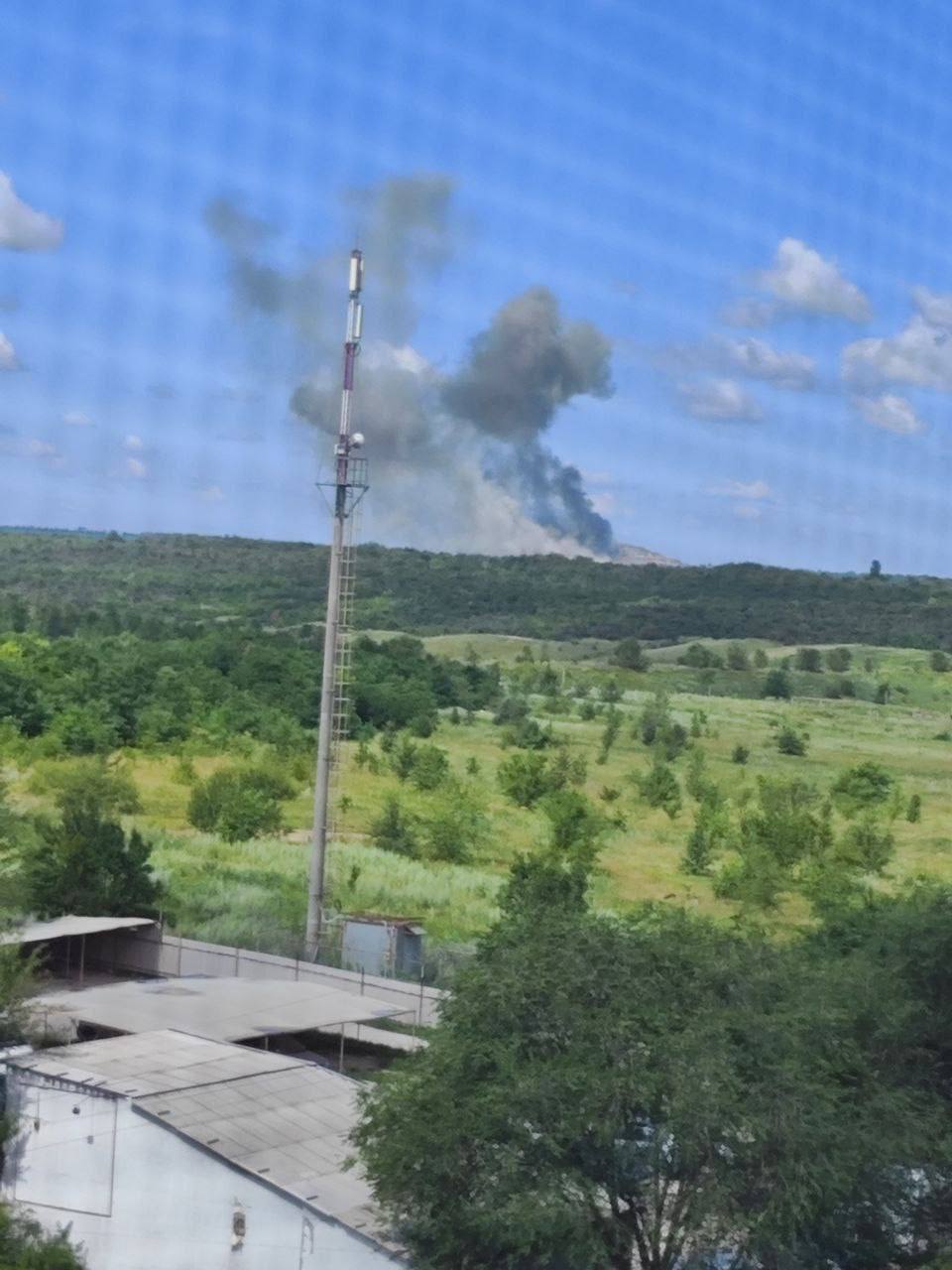 ВСУ уничтожили в Луганске состав ракетного вооружения россиян (фото и видео)