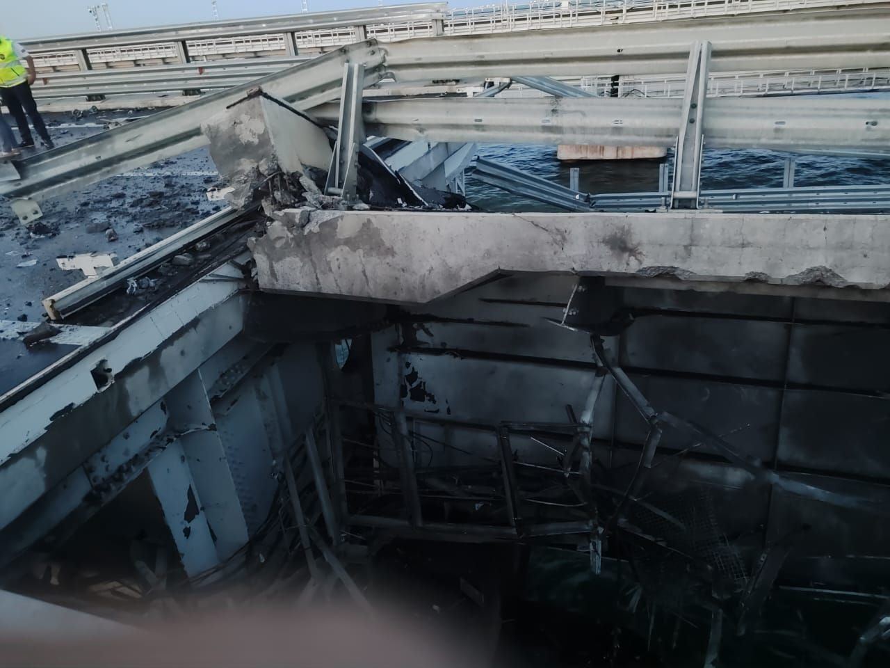 З'явилися нові фото та відео наслідків атаки на Кримський міст