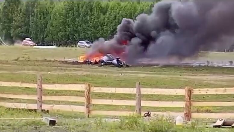 Момент падения вертолета Ми-8 на России попал на видео