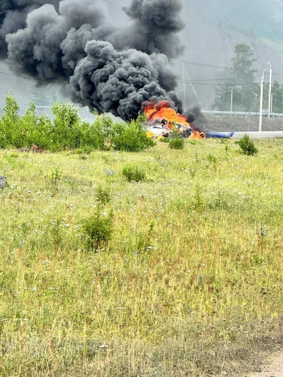 Moment of Mi-8 helicopter crash in Russia caught on video