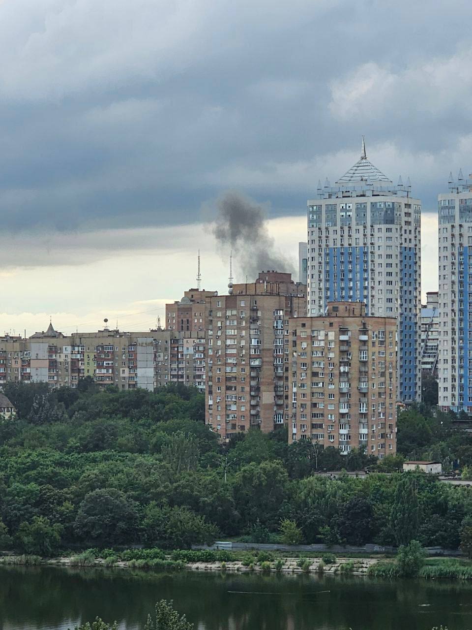 В Донецке произошел ''прилет'' по зданию ''МВД ДНР'' (фото и видео)
