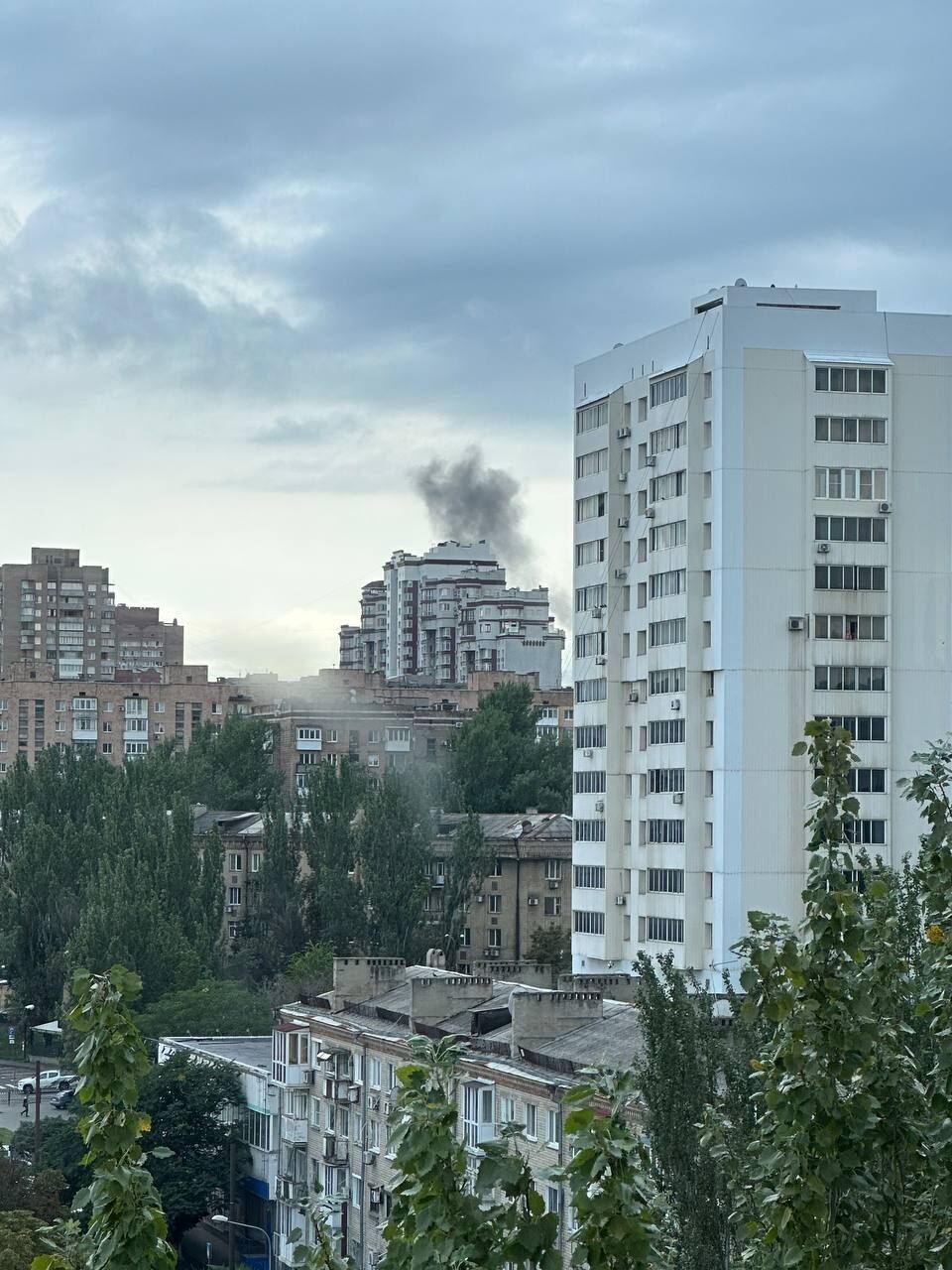 У Донецьку стався ''приліт'' по будівлі ''МВС ДНР'' (фото та відео)