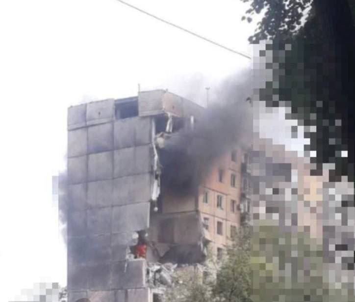 россияне атаковали многоэтажку в Кривом Роге ''баллистикой'' и обстреляли из ''Градов'' Херсон, есть жертвы (фото и видео)