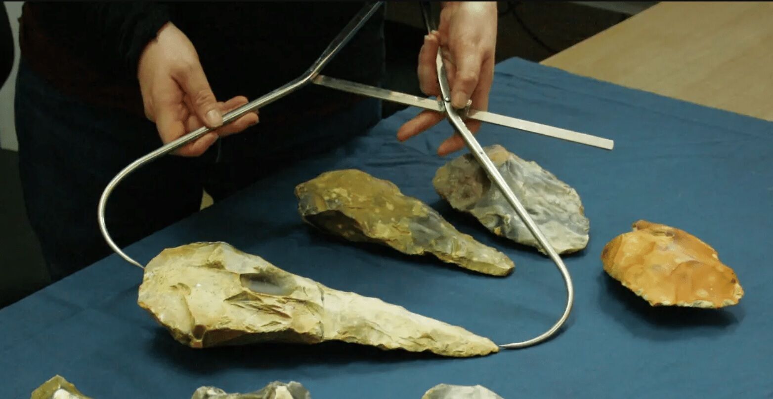 Giant stone axes 300,000 years old unearthed in Britain (photo)