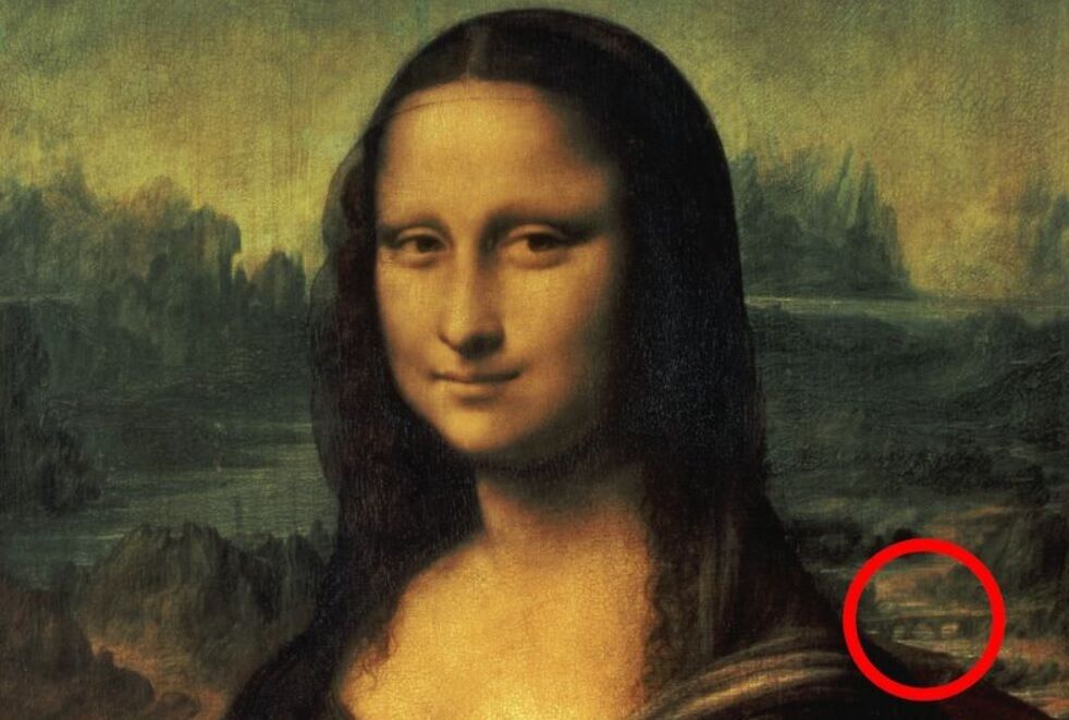 A man uses a drone to discover another secret of the Mona Lisa painting