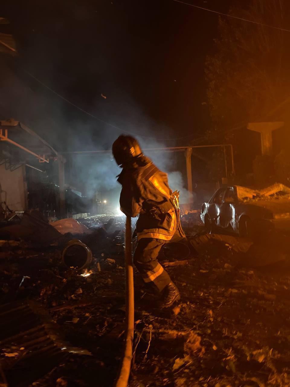 Російські окупанти вночі атакували Одесу ''Калібрами'' та дронами: спалахнув гіпермаркет, пошкоджено гуртожиток (фото, відео)