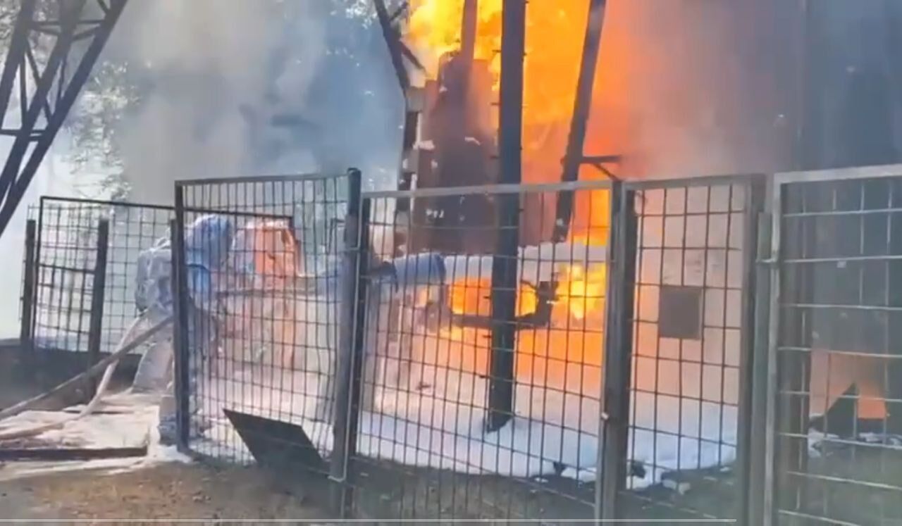 На России масштабно пылал металлургический завод, названы причины пожара (фото и видео)