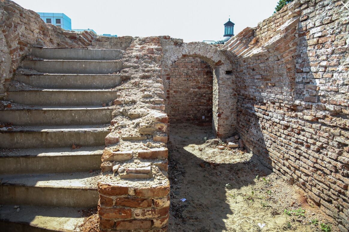 In Poland, a mysterious tunnel was found under the ruins of the Saxon Palace (photo and video)