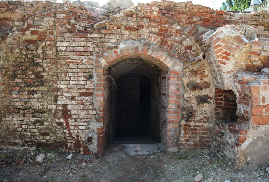 В Польше под развалинами Сасского дворца нашли загадочный тоннель (фото и видео)