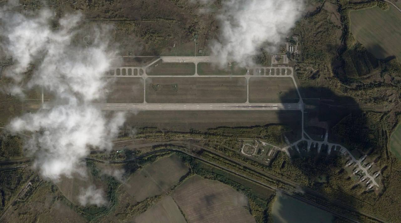 Дрон атакував військовий аеродром ''Шайковка'', звідки росіяни обстрілюють Україну, і пошкодив літак