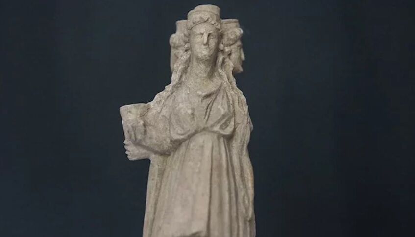 Archaeologists find 2300-year-old statue of goddess in Turkey (photo)