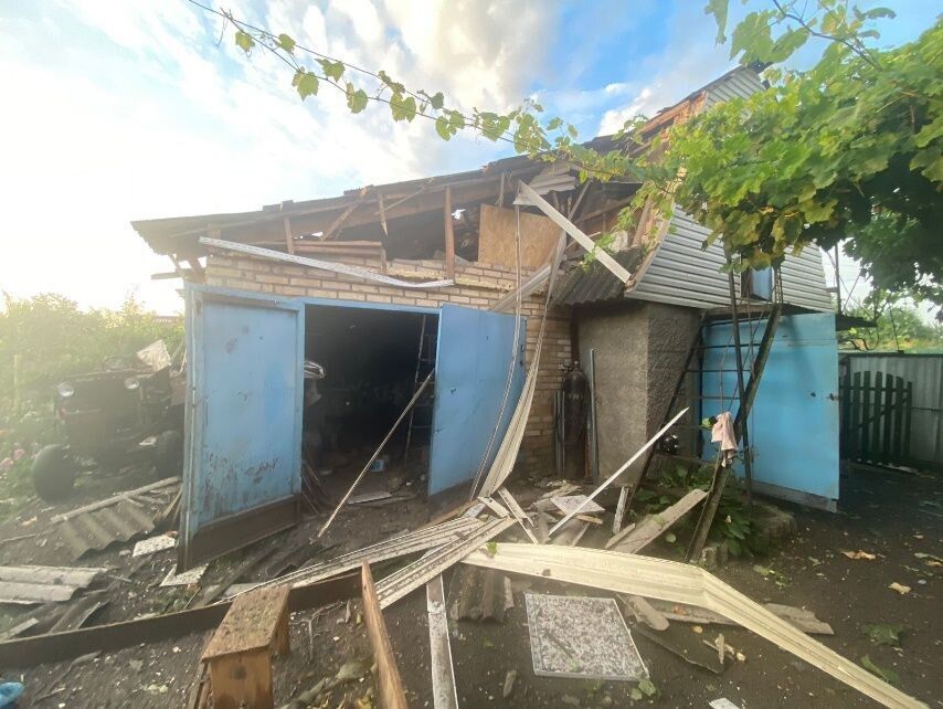 У Київській області уламки збитої крилатої ракети пошкодили 10 будинків, травмовано двох людей (фото)