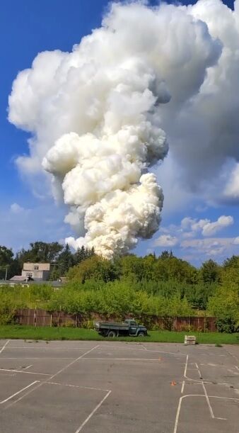 Під Москвою масштабна пожежа: палає акумуляторний завод (фото та відео) 