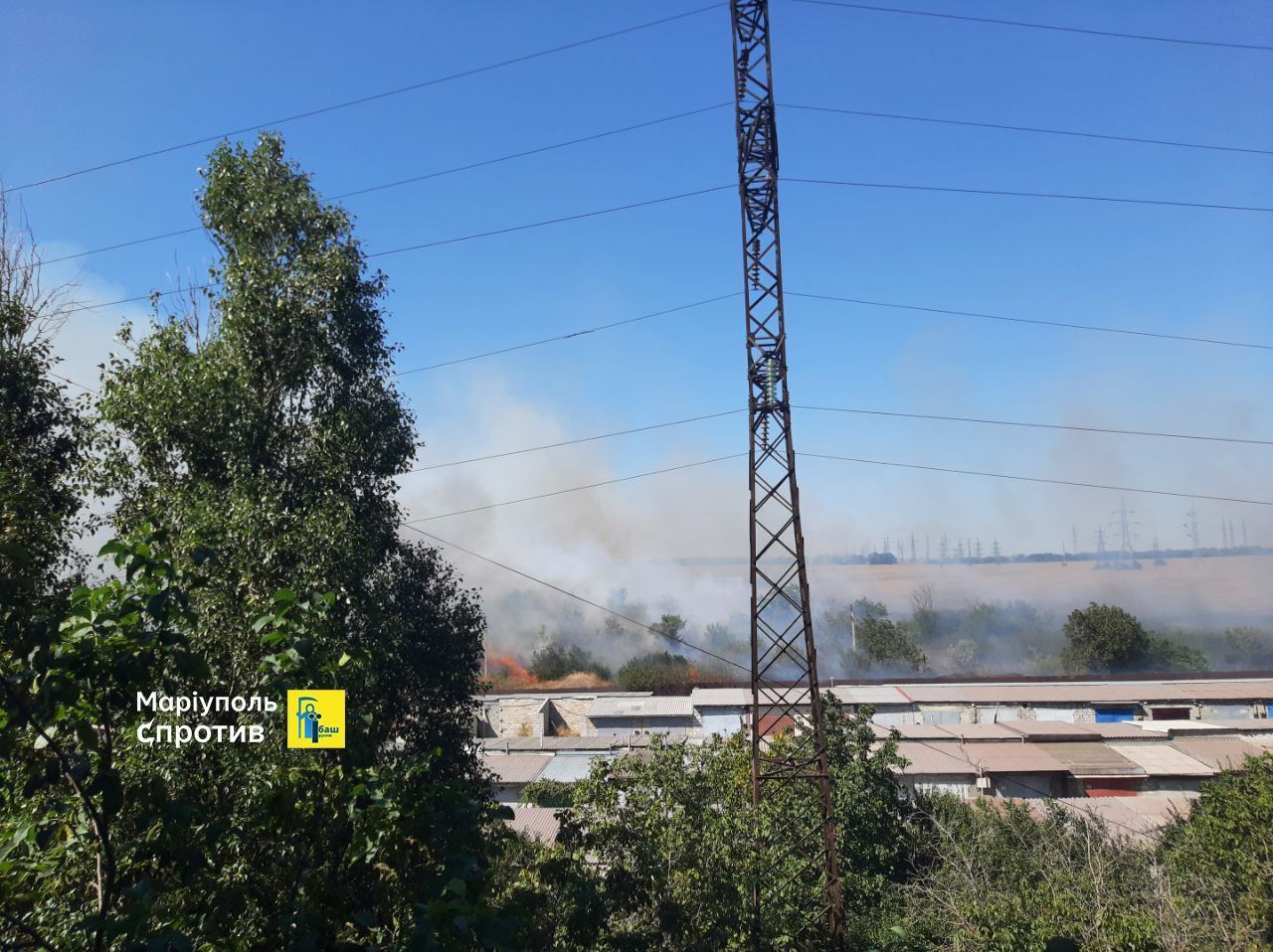 Партизани підпалили базу окупантів у Маріуполі: фото та відео