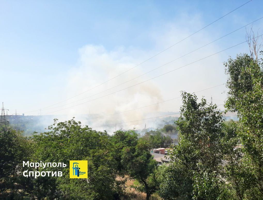 Партизани підпалили базу окупантів у Маріуполі: фото та відео