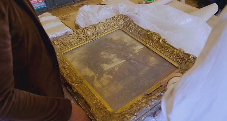 У Британії сімейна пара випадково знайшла у будинку картину, що коштує мільйони (фото)