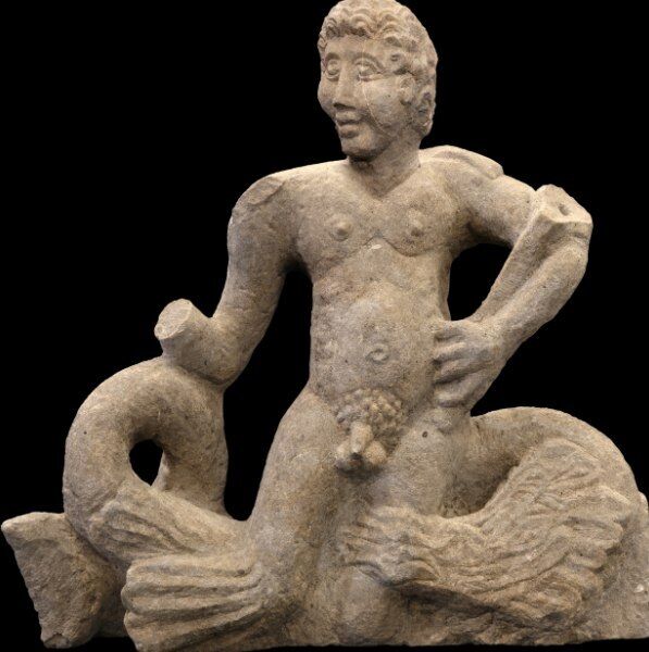 В Британии обнаружили уникальную римскую статую Тритона (фото)