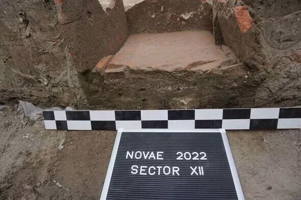Археологи во время раскопок в Болгарии обнаружили римский ''холодильник'' с остатками еды, которому 1800 лет (фото)