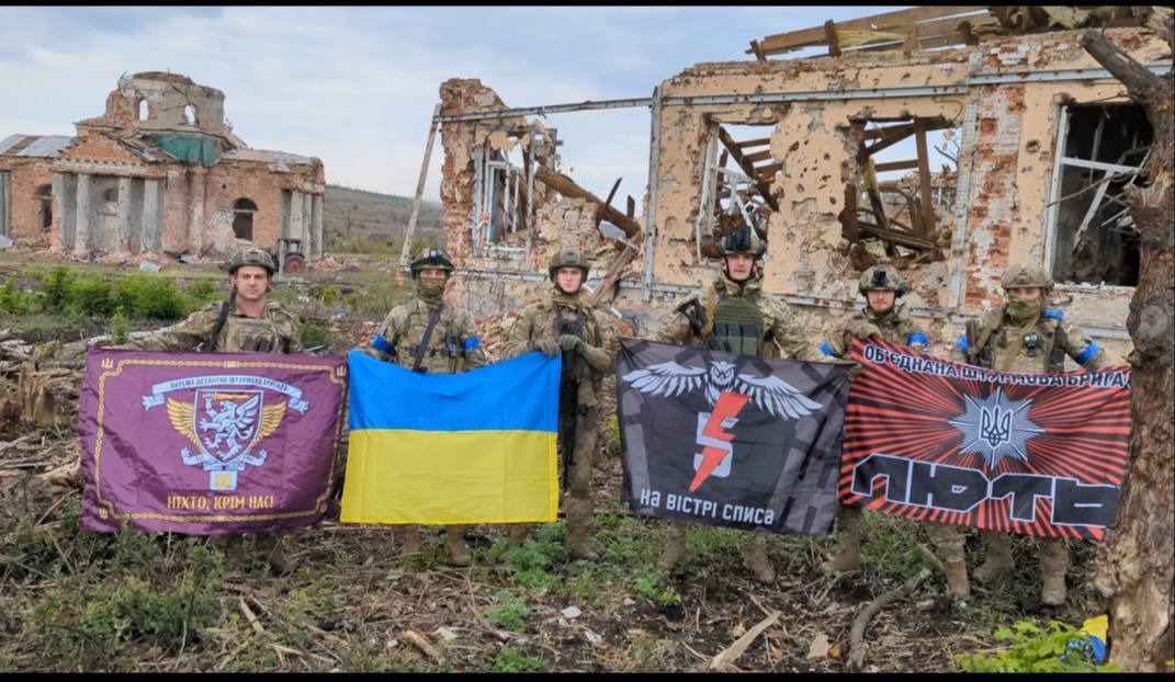 Штурмова бригада ''Лють'' підняла український прапор у Кліщіївці: фото та відео