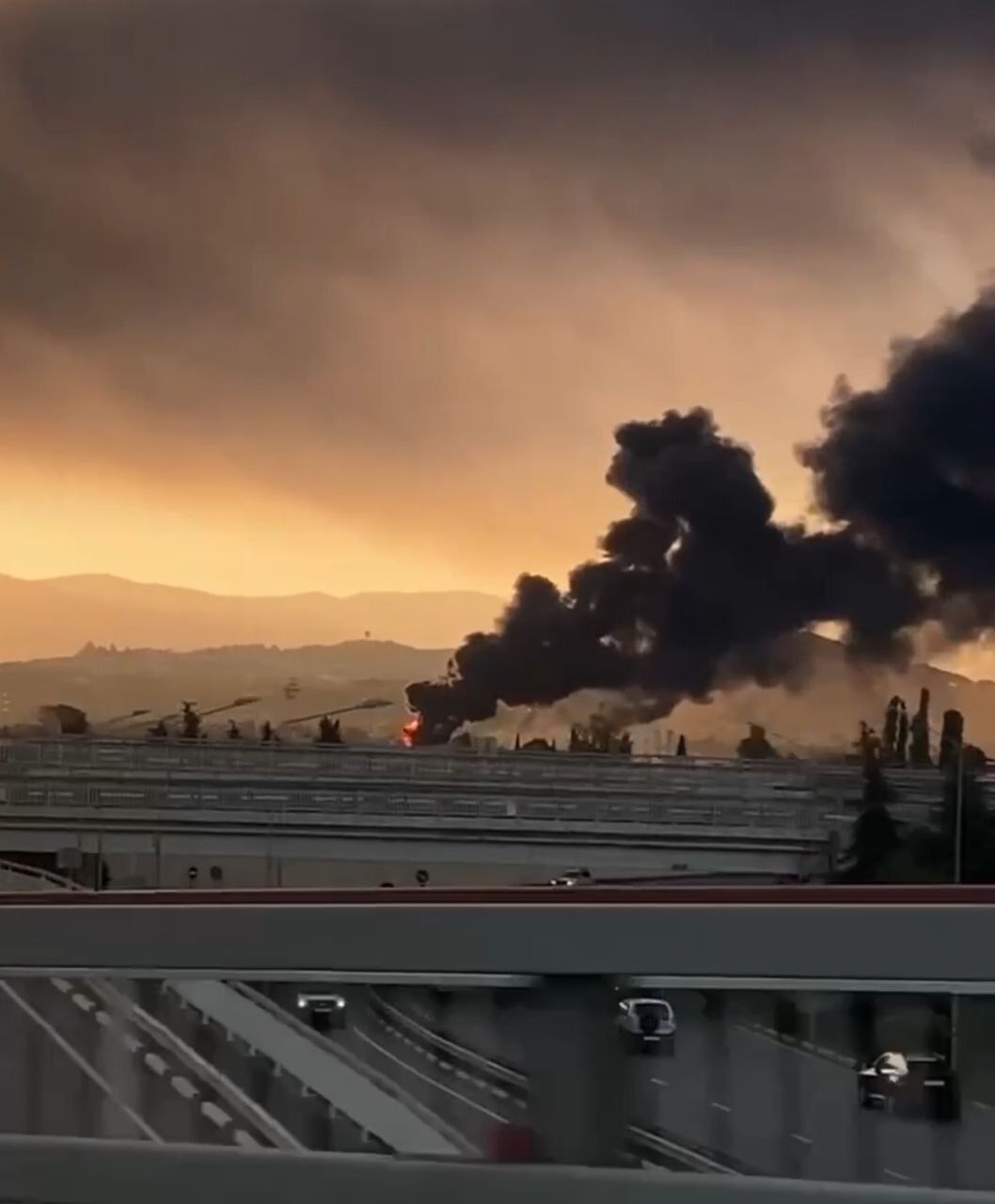 У Сочі після атаки БПЛА загорілися резервуари з пальним на нафтобазі (фото та відео)