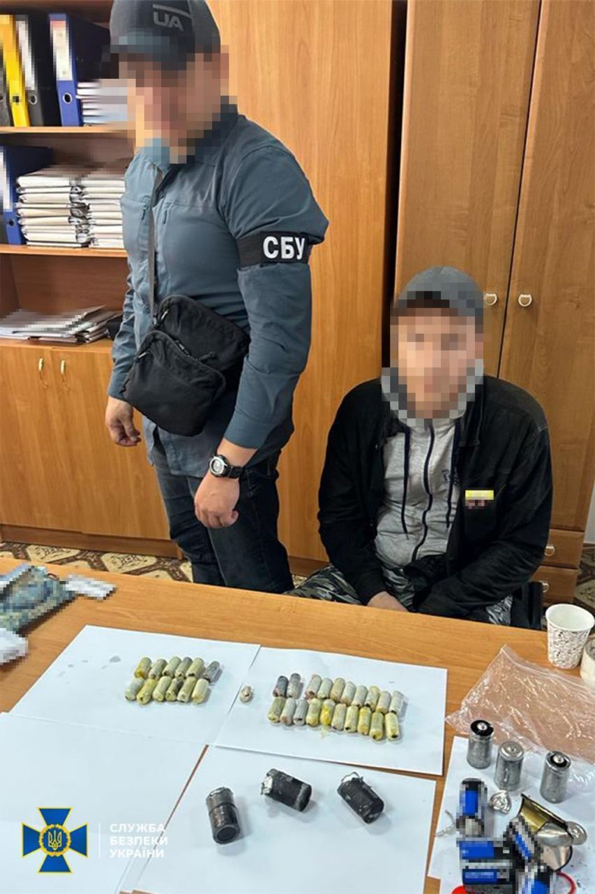 СБУ задержала наркоторговца, перевозившего в желудке кокаин из Латинской Америки на 3,5 млн грн (фото)