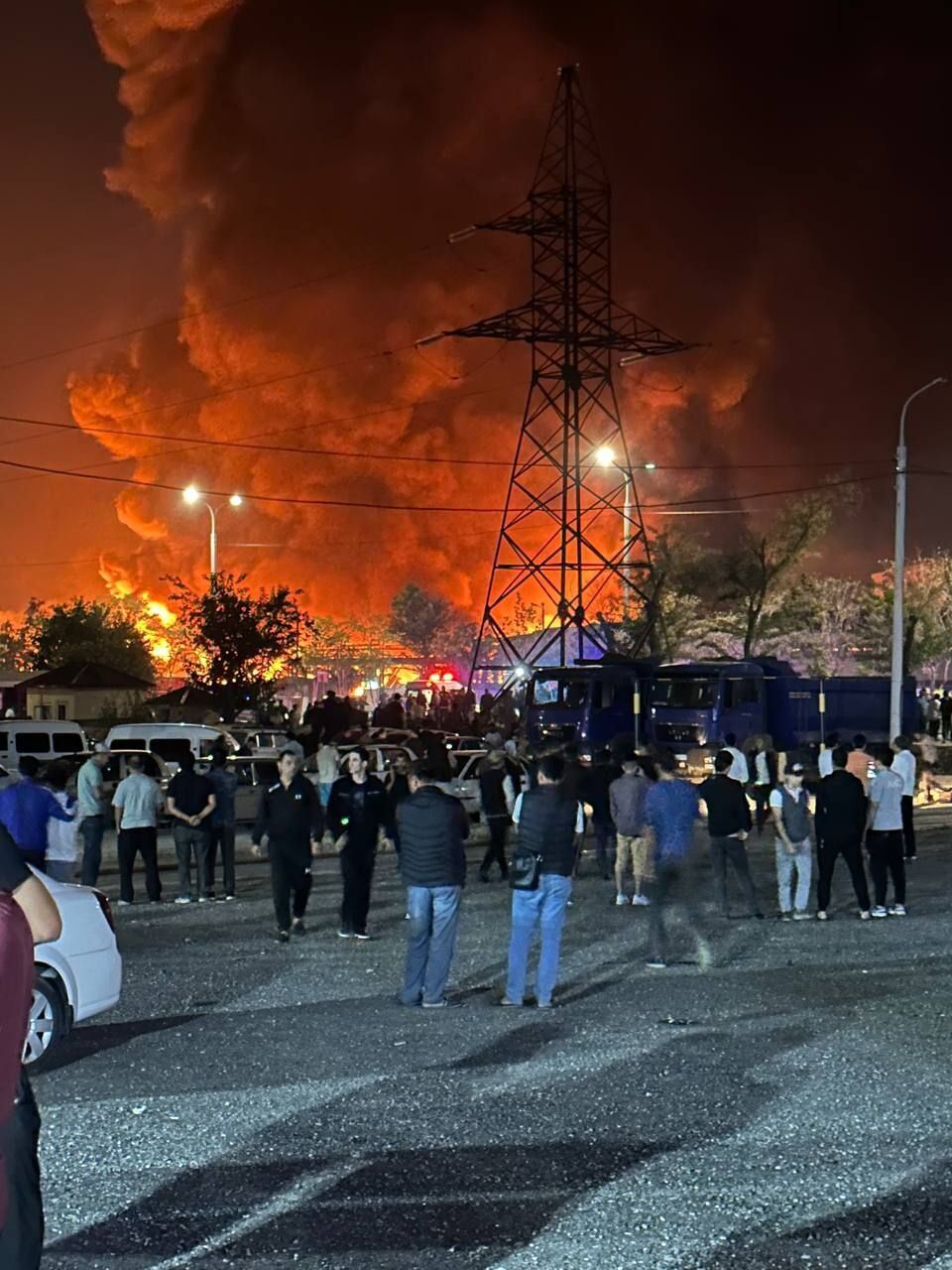 Мощный взрыв раздался в Ташкенте возле аэропорта, пожар тушили всю ночь: что известно (фото, видео)
