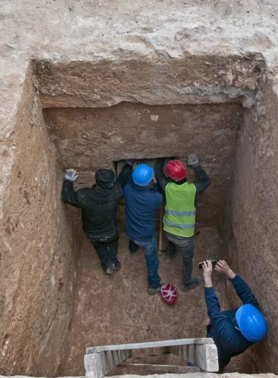 В Иерусалиме нашли гробницу 2300-летней греческой куртизанки (фото)