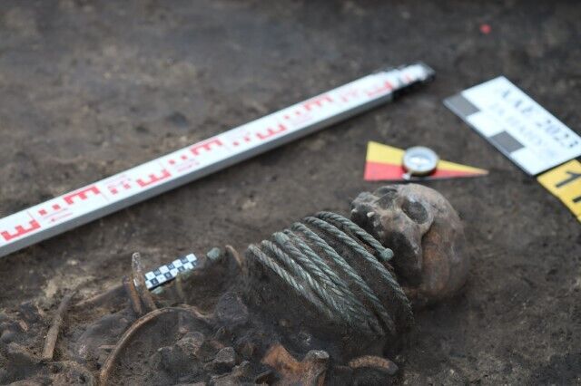 В Киевской области археологи нашли останки взрослых и детей времен Средневековья (фото)