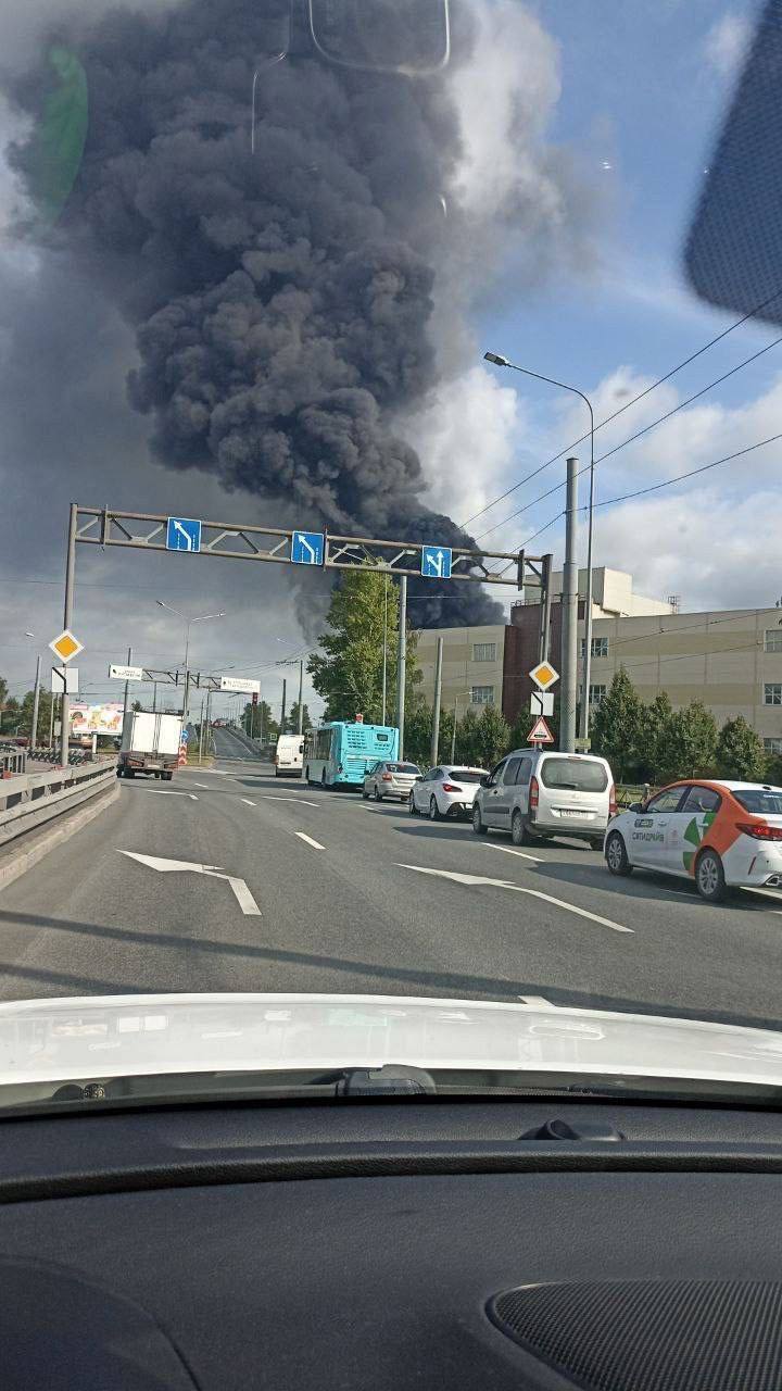 В Санкт-Петербурге масштабный пожар возле нефтебазы ''Ручьи'' (фото и видео)