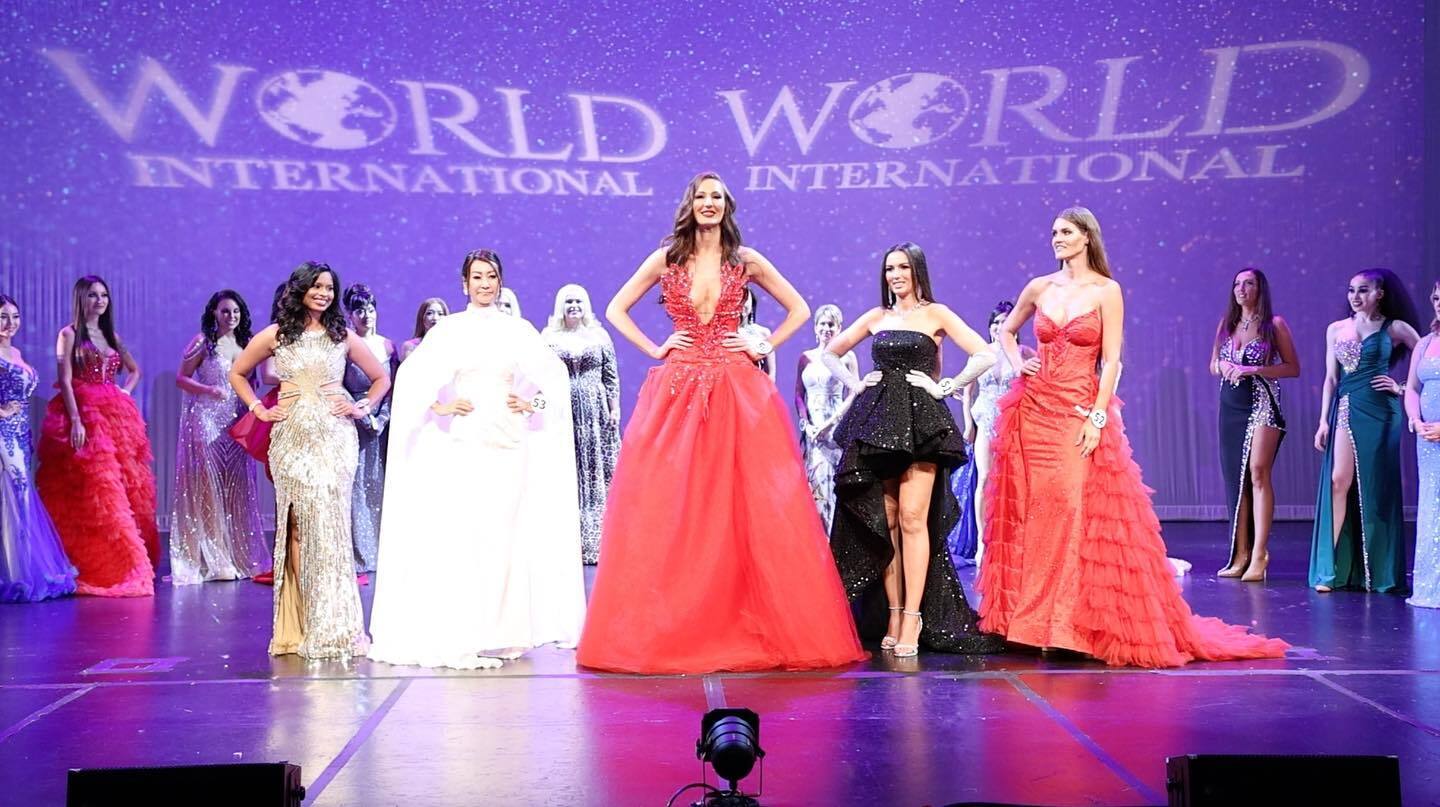 Скандал на Mrs World International: победительница из Украины держалась за руки с россиянкой (фото и видео)