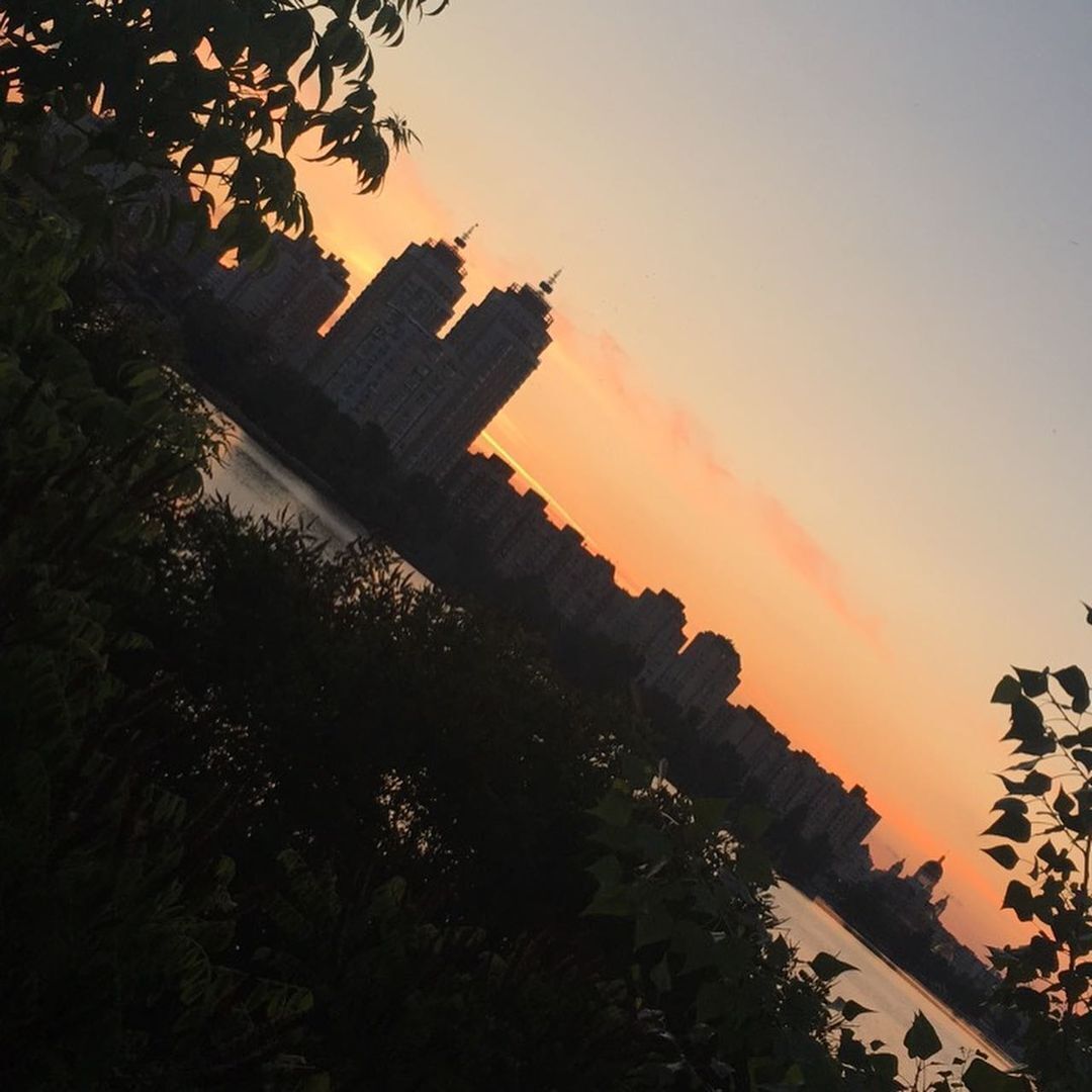 A unique sunset in the capital. Where to look for Instagram locations in early fall
