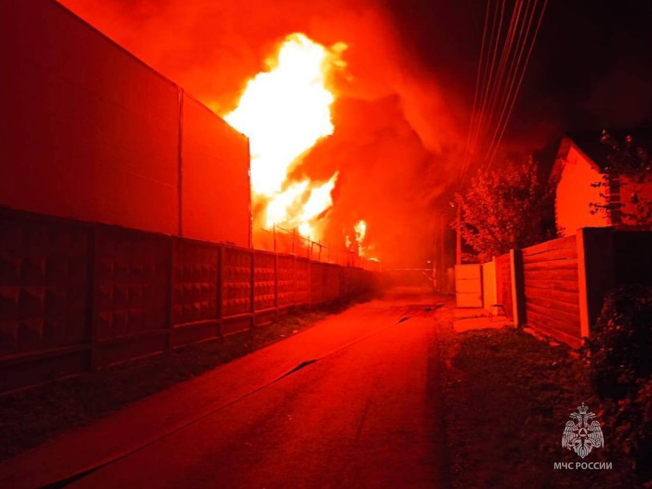 У Ростові, Брянську та Підмосков'ї пролунали вибухи, біля штабу ПВО та аеропорту ''Жуковський'' – пожежі (відео, фото)