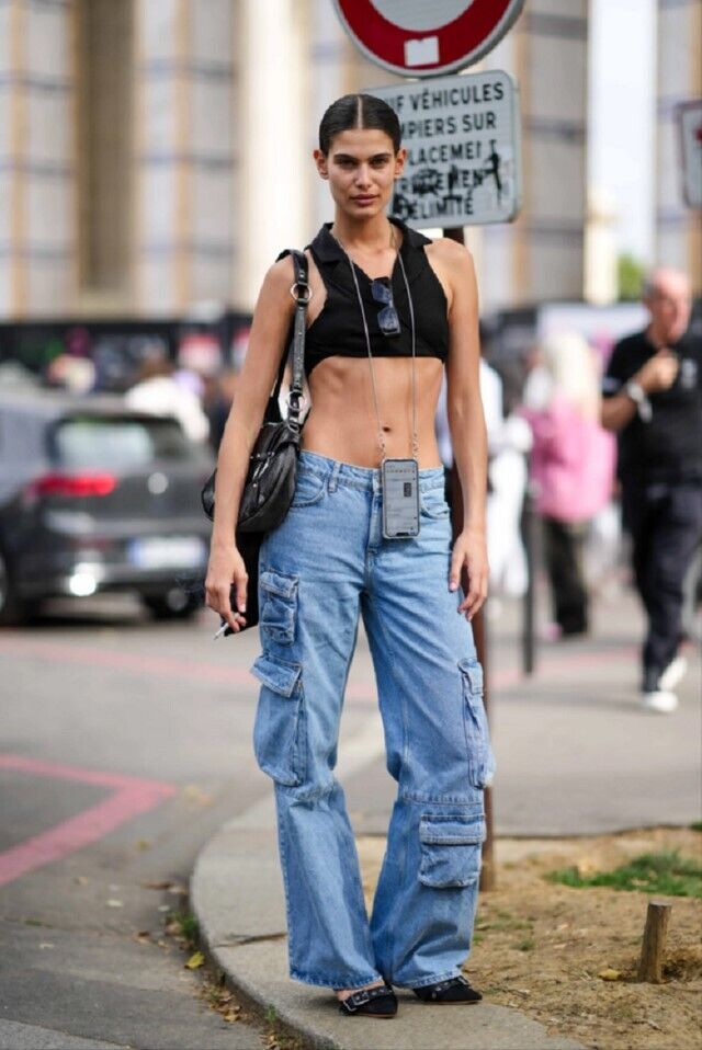 Стилісти назвали сім моделей джинсів, які будуть у моді восени-2023