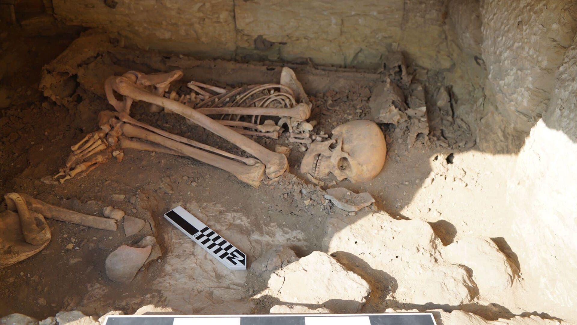 Ancient Egyptian tombs and a statue of the ''God of Silence'' discovered in Saqqara (photo)