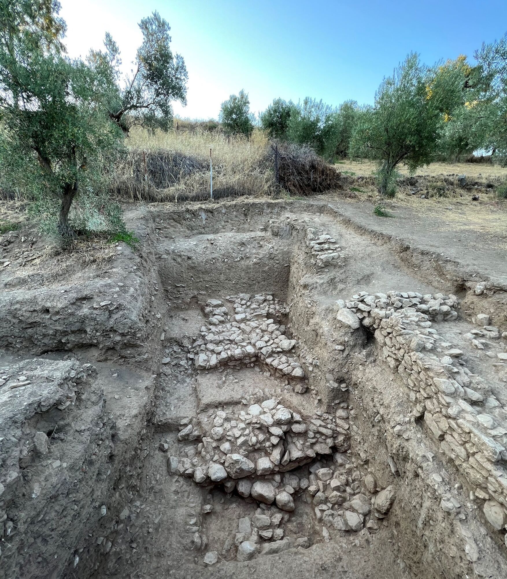 У Греції археологи знайшли 2700-річний храм, усипаний коштовностями (фото)